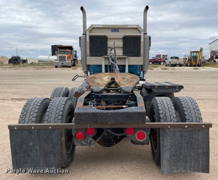 image for item JD9256 2002 Peterbilt 378  semi truck