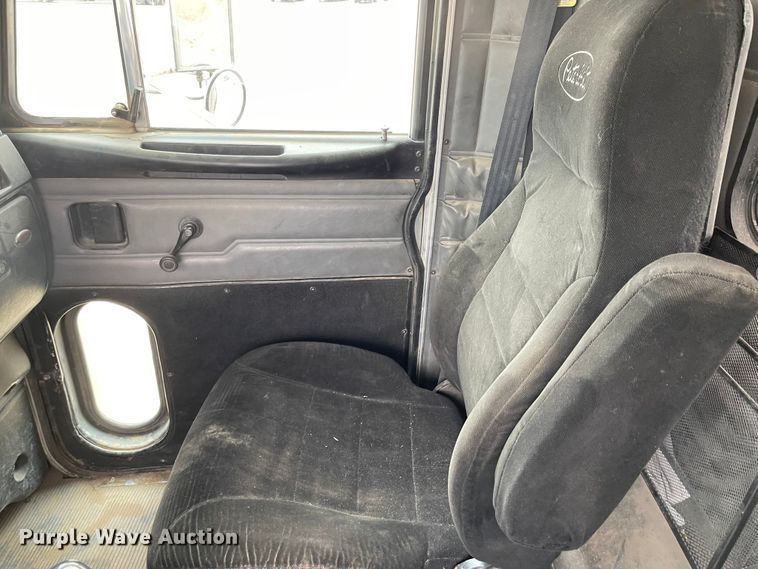 image for item JD9256 2002 Peterbilt 378  semi truck