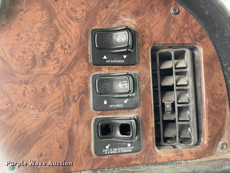 image for item JD9256 2002 Peterbilt 378  semi truck