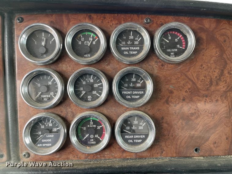 image for item JD9256 2002 Peterbilt 378  semi truck