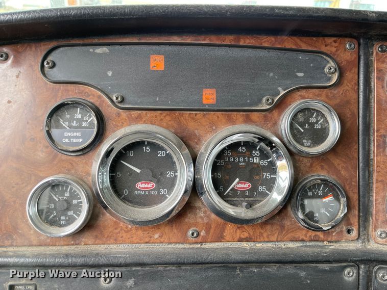 image for item JD9256 2002 Peterbilt 378  semi truck