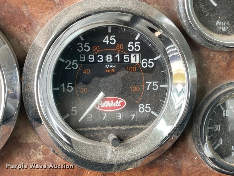 image for item JD9256 2002 Peterbilt 378  semi truck