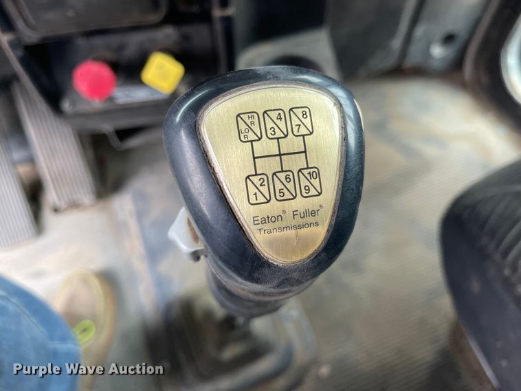 image for item JD9256 2002 Peterbilt 378  semi truck