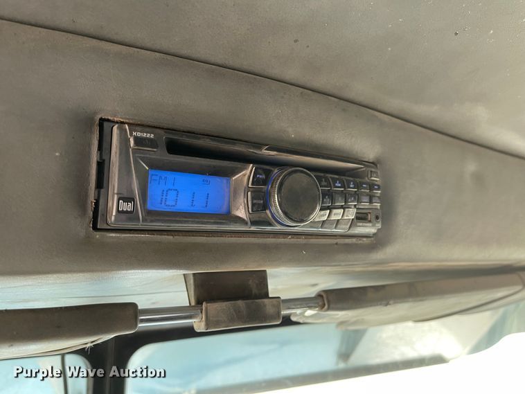 image for item JD9256 2002 Peterbilt 378  semi truck