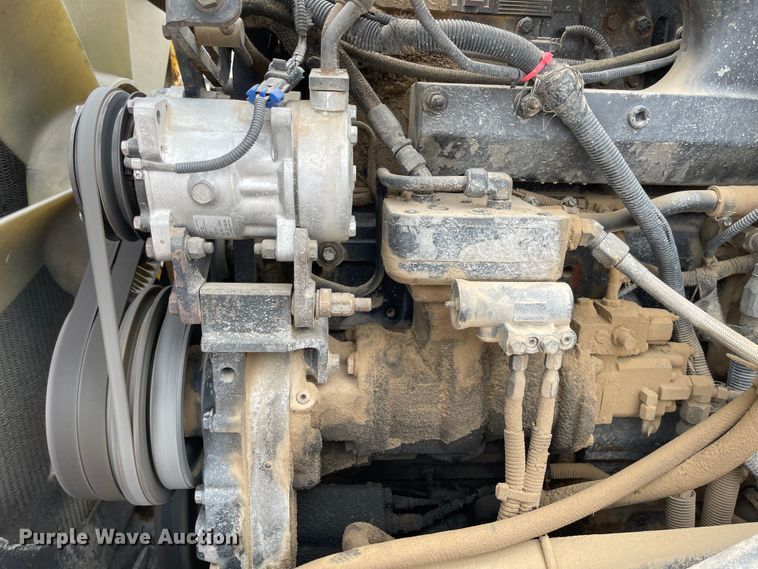 image for item JD9256 2002 Peterbilt 378  semi truck