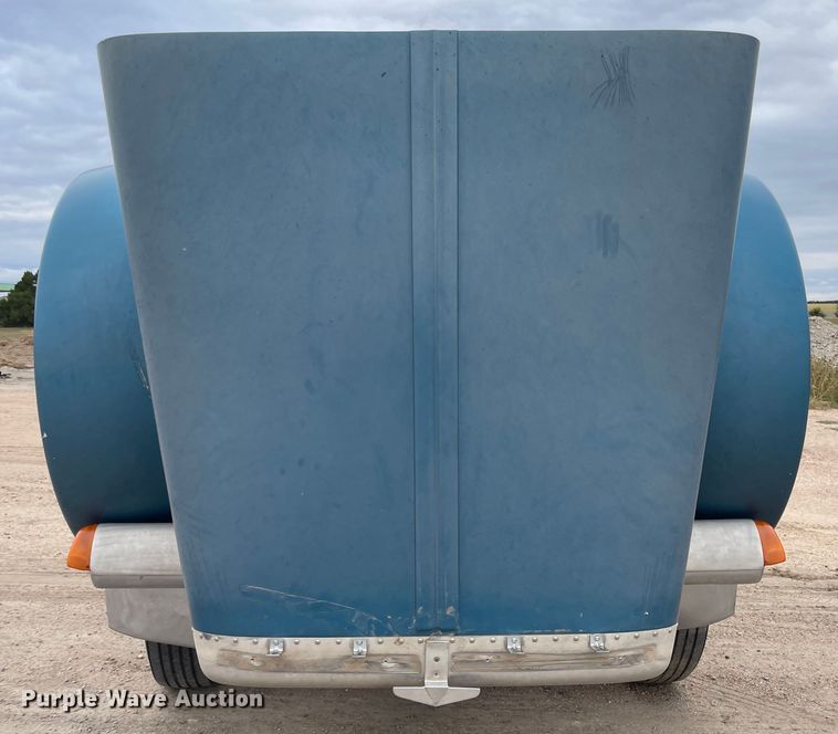 image for item JD9256 2002 Peterbilt 378  semi truck