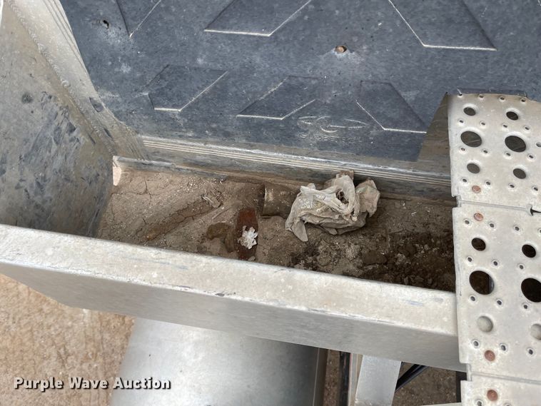 image for item JD9256 2002 Peterbilt 378  semi truck