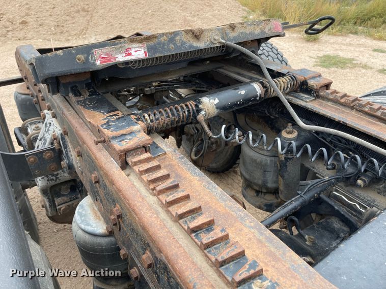 image for item JD9256 2002 Peterbilt 378  semi truck