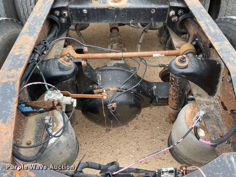 image for item JD9256 2002 Peterbilt 378  semi truck