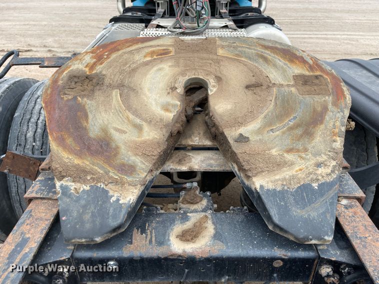 image for item JD9256 2002 Peterbilt 378  semi truck