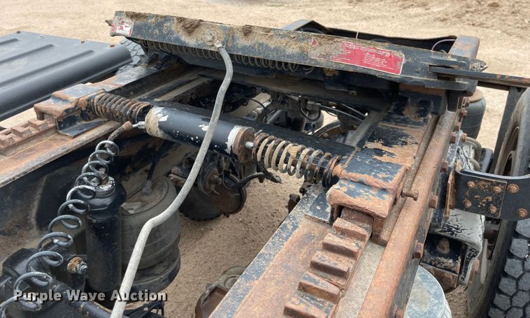 image for item JD9256 2002 Peterbilt 378  semi truck