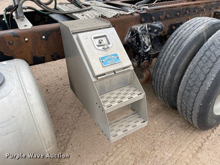 image for item JD9256 2002 Peterbilt 378  semi truck