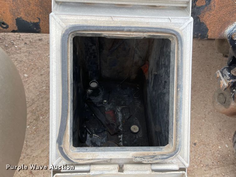 image for item JD9256 2002 Peterbilt 378  semi truck