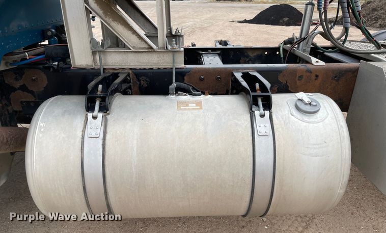 image for item JD9256 2002 Peterbilt 378  semi truck