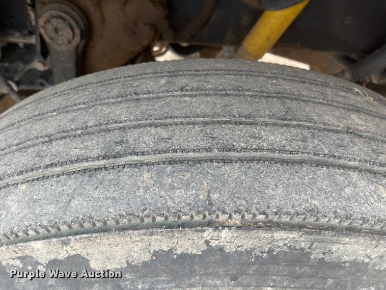 image for item JD9256 2002 Peterbilt 378  semi truck