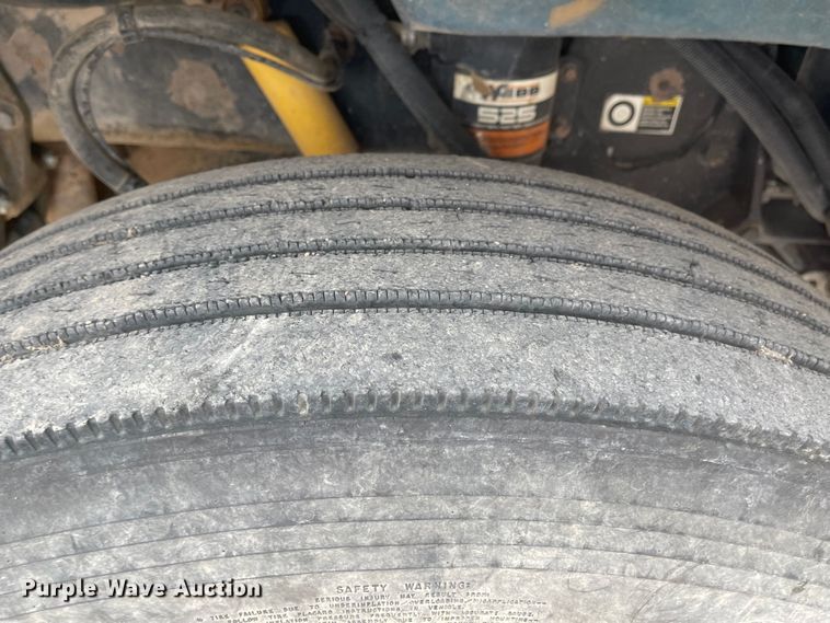 image for item JD9256 2002 Peterbilt 378  semi truck