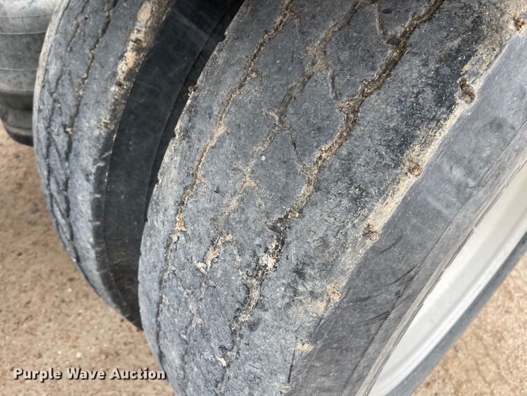 image for item JD9256 2002 Peterbilt 378  semi truck