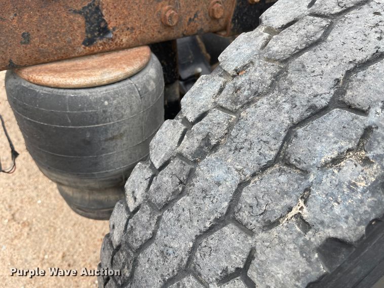 image for item JD9256 2002 Peterbilt 378  semi truck