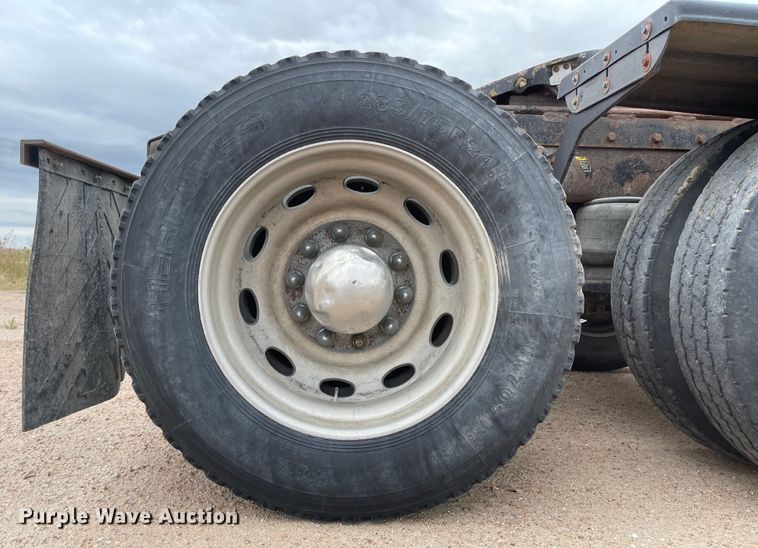 image for item JD9256 2002 Peterbilt 378  semi truck