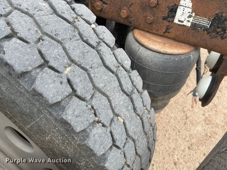 image for item JD9256 2002 Peterbilt 378  semi truck