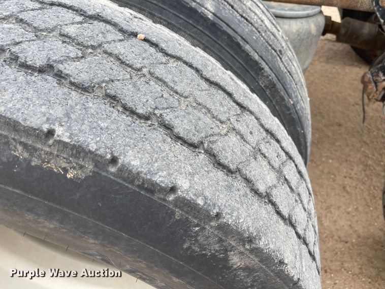 image for item JD9256 2002 Peterbilt 378  semi truck