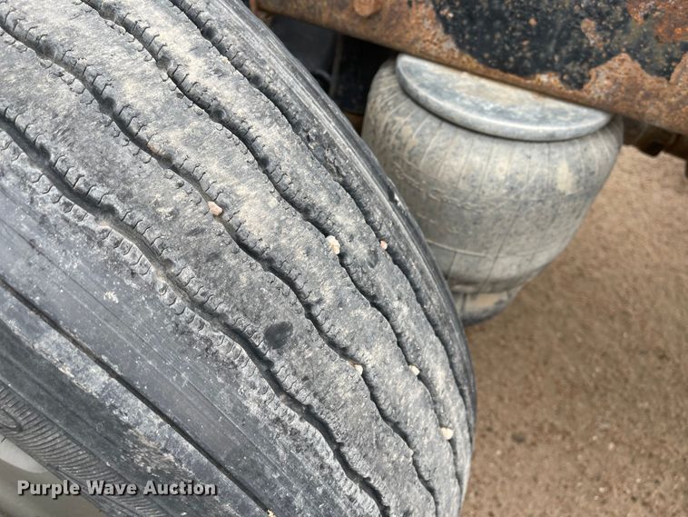 image for item JD9256 2002 Peterbilt 378  semi truck