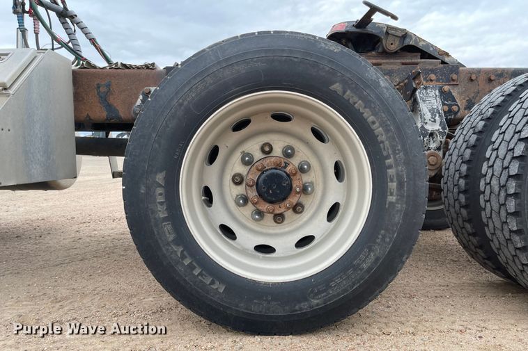 image for item JD9256 2002 Peterbilt 378  semi truck