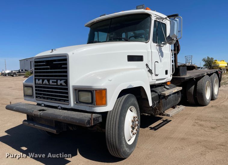 image for item JD9262 1994 Mack CH613 winch truck