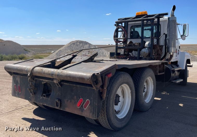 image for item JD9262 1994 Mack CH613 winch truck