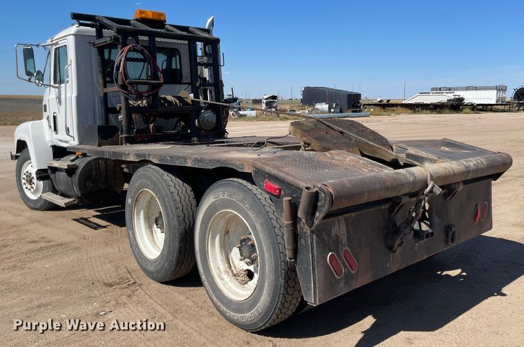 image for item JD9262 1994 Mack CH613 winch truck