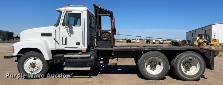 image for item JD9262 1994 Mack CH613 winch truck