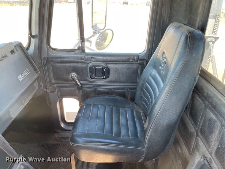 image for item JD9262 1994 Mack CH613 winch truck