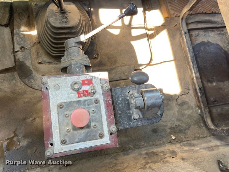 image for item JD9262 1994 Mack CH613 winch truck