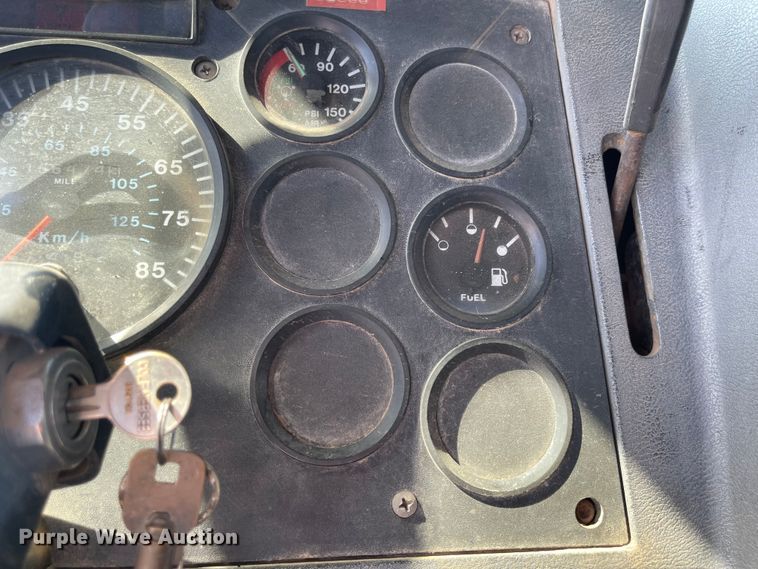 image for item JD9262 1994 Mack CH613 winch truck