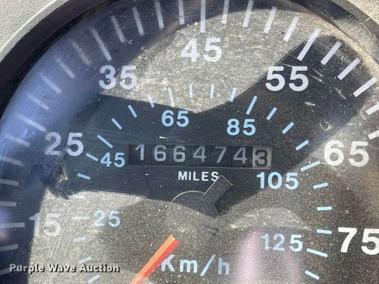 image for item JD9262 1994 Mack CH613 winch truck