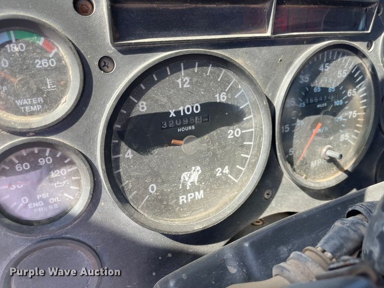 image for item JD9262 1994 Mack CH613 winch truck