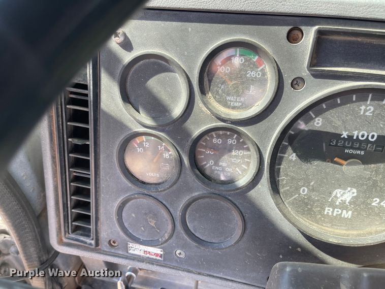 image for item JD9262 1994 Mack CH613 winch truck