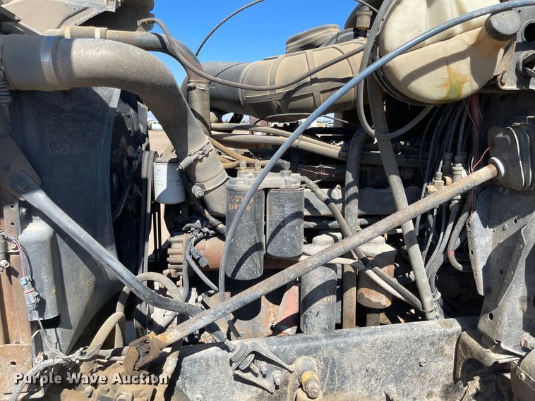 image for item JD9262 1994 Mack CH613 winch truck