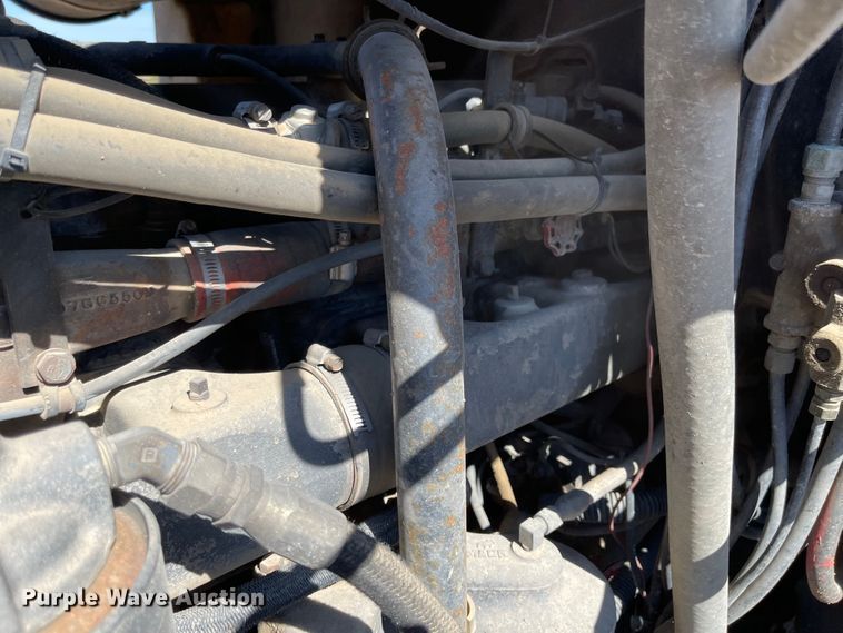 image for item JD9262 1994 Mack CH613 winch truck