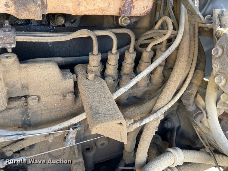 image for item JD9262 1994 Mack CH613 winch truck