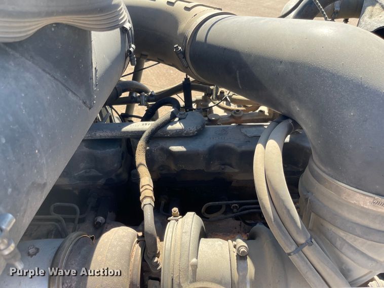 image for item JD9262 1994 Mack CH613 winch truck