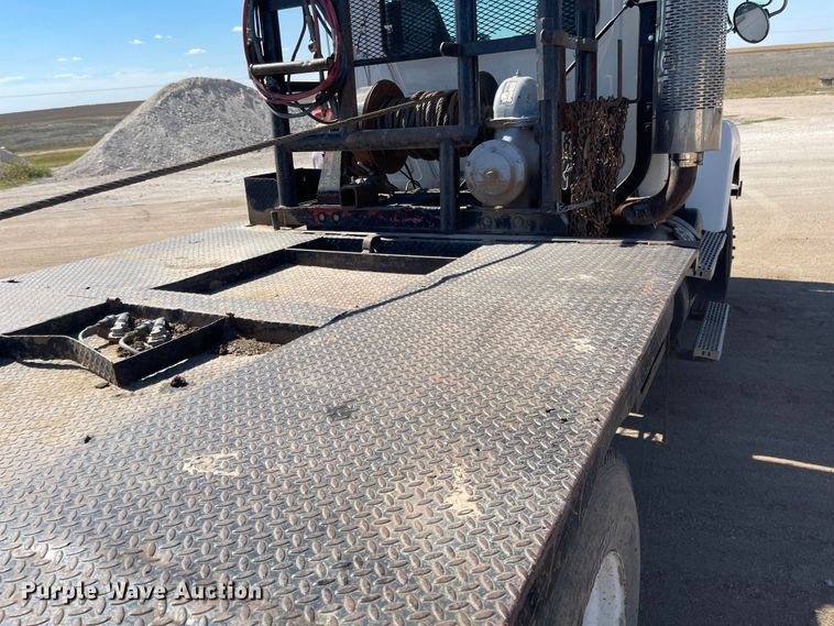 image for item JD9262 1994 Mack CH613 winch truck