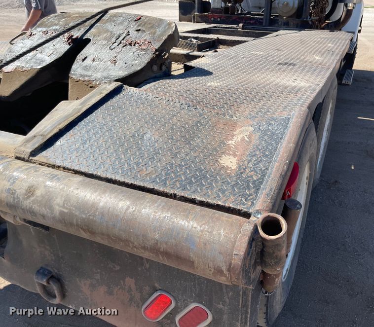 image for item JD9262 1994 Mack CH613 winch truck