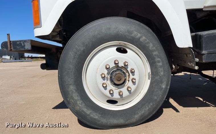 image for item JD9262 1994 Mack CH613 winch truck