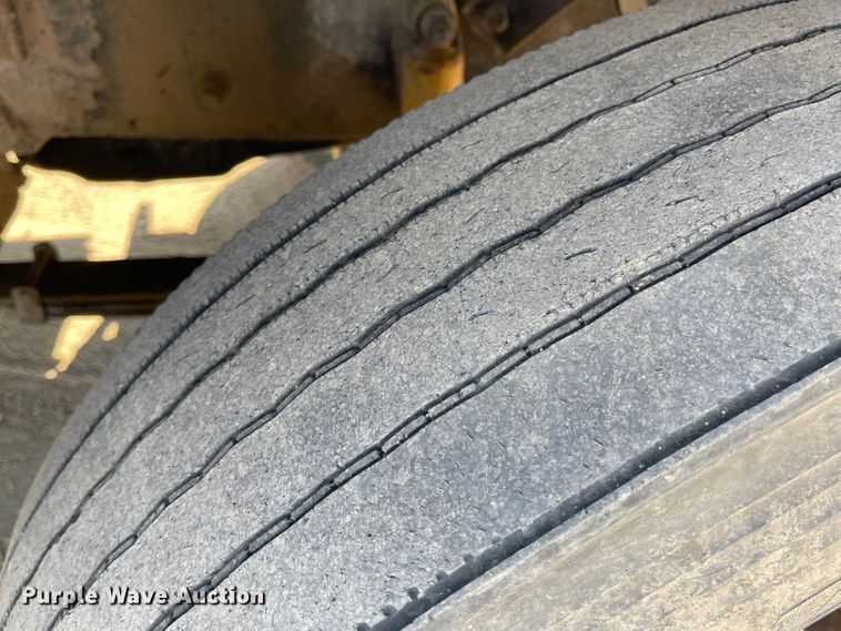 image for item JD9262 1994 Mack CH613 winch truck