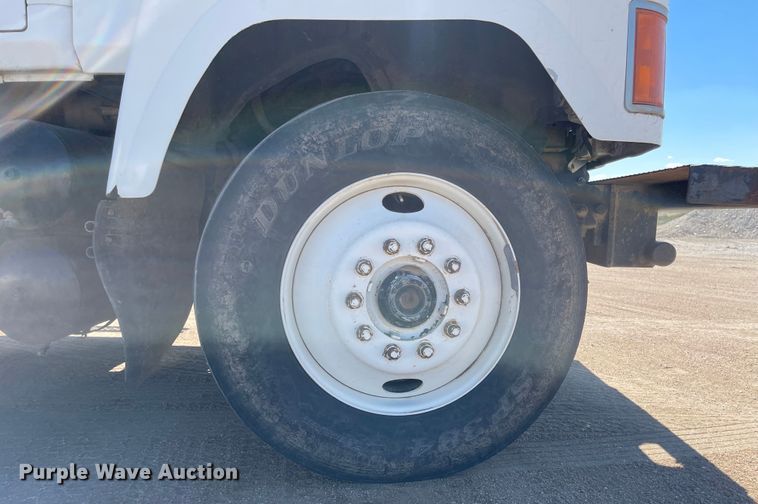 image for item JD9262 1994 Mack CH613 winch truck