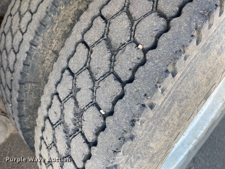 image for item JD9262 1994 Mack CH613 winch truck