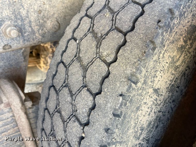 image for item JD9262 1994 Mack CH613 winch truck