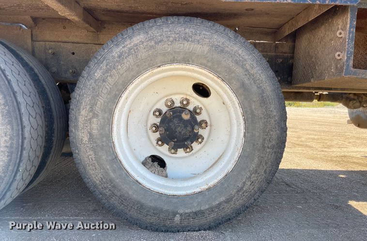 image for item JD9262 1994 Mack CH613 winch truck