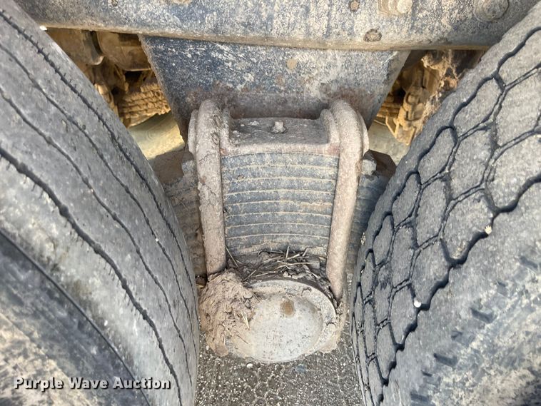 image for item JD9262 1994 Mack CH613 winch truck